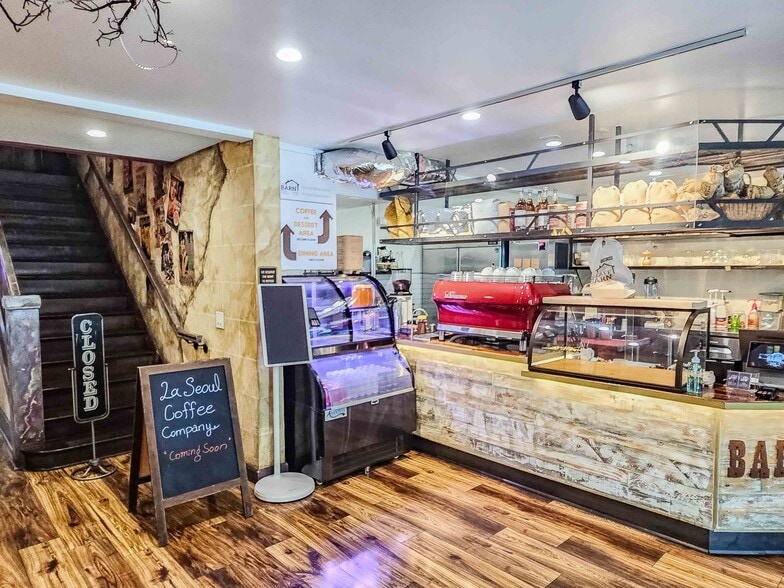 More Photos Of 228 S Oxford Ave, Los Angeles Restaurant For Sale