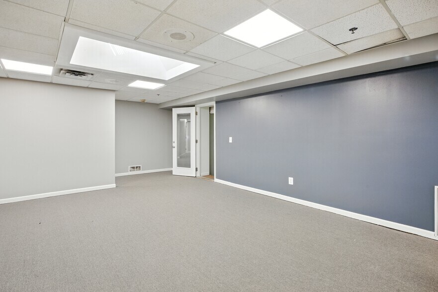 More Photos Of 4800 Joslyn Rd, Lake Orion Light Manufacturing For Sale