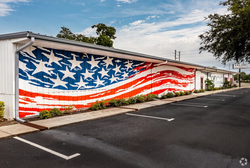 More Photos Of 3900 78th Ave, Pinellas Park Showroom For Lease