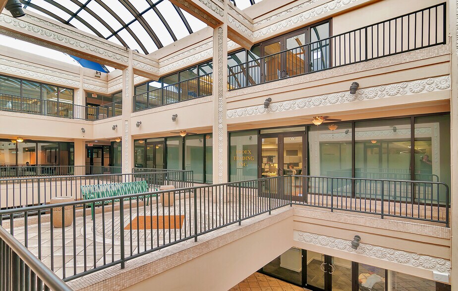 More Photos Of 2911 Grand Ave, Coconut Grove Office For Lease