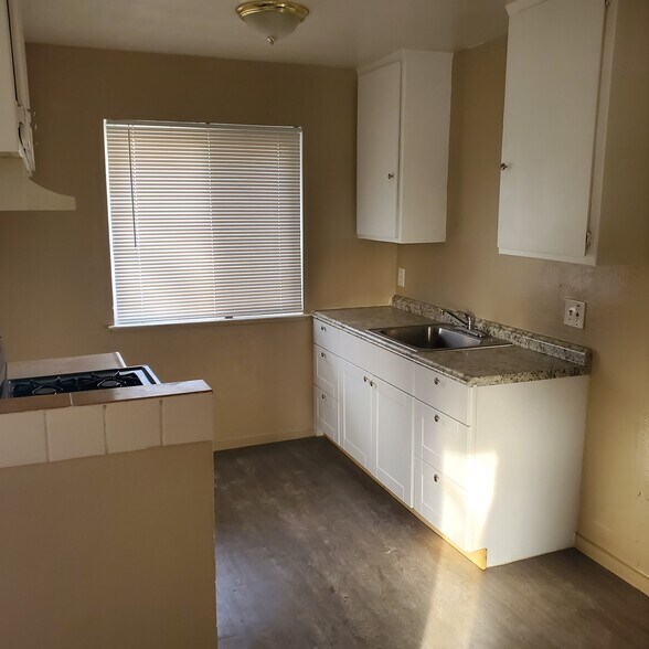 More Photos Of 724 Lampasas Ave, Sacramento Apartments For Sale