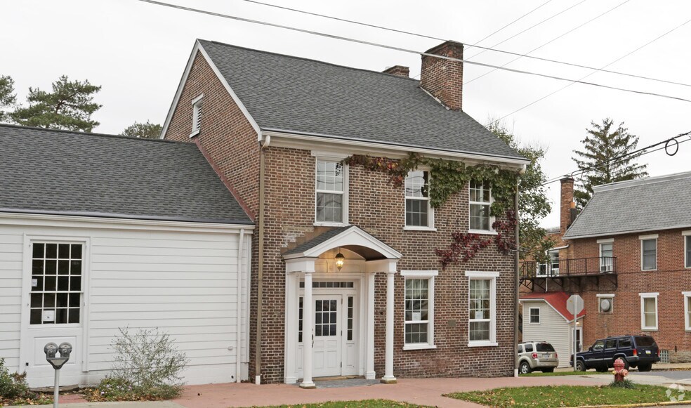 More Photos Of 201 E Main St, Ligonier Township Storefront Retail Office For Lease