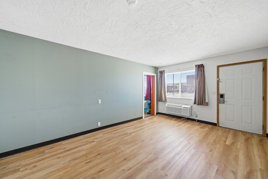 More Photos Of 626 W 1400 N, Beaver Hotel For Sale