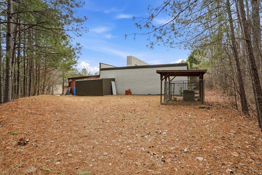 More Photos Of 6190 Parkway North Dr, Cumming Light Distribution For Sale