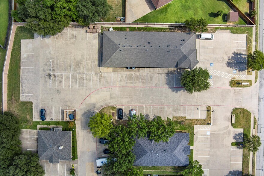 More Photos Of 450 W Harwood Rd, Hurst Freestanding For Sale