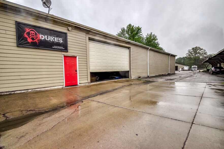 More Photos Of 4199 Main St, Perry Flex For Sale