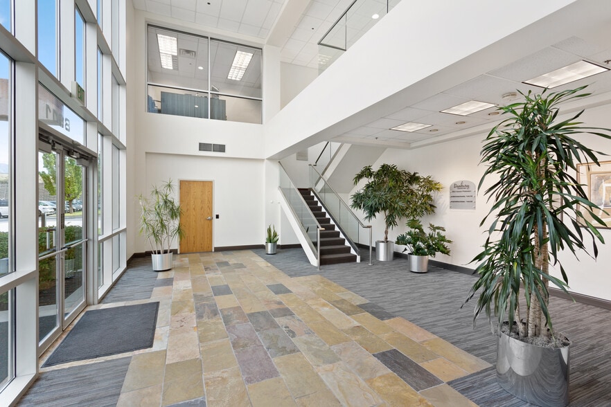 More Photos Of 8911 S Sandy Pky, Sandy Unknown For Lease