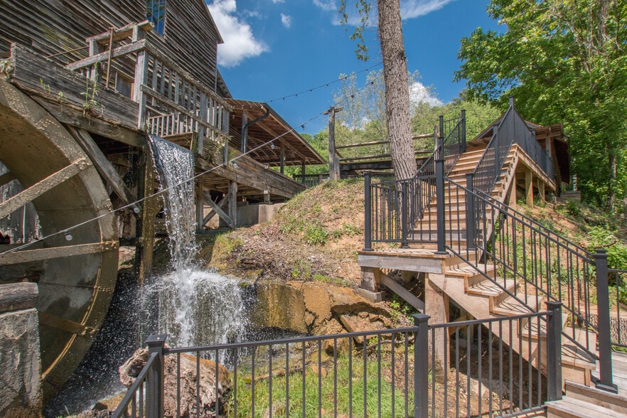 More Photos Of 21405 Parks Mill Rd, Abingdon Lodge Meeting Hall For Sale