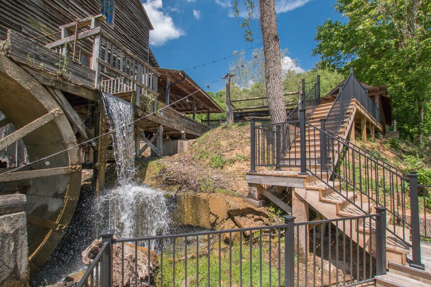 More Photos Of 21405 Parks Mill Rd, Abingdon Lodge Meeting Hall For Sale