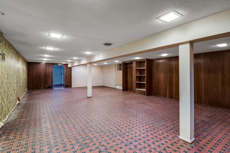 More Photos Of 5401 Schaefer Rd, Dearborn Storefront Retail Office For Lease