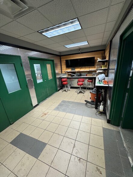 More Photos Of 5960 Atlanta Hwy, Alpharetta Storefront Retail Office For Sale