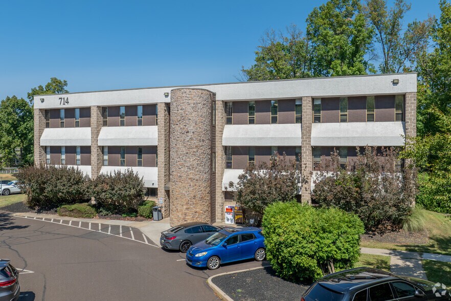 More Photos Of 716 N Bethlehem Pike, Lower Gwynedd Unknown For Lease