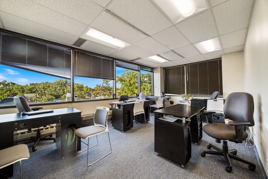 More Photos Of 7000 W 111th St, Worth Medical For Sale