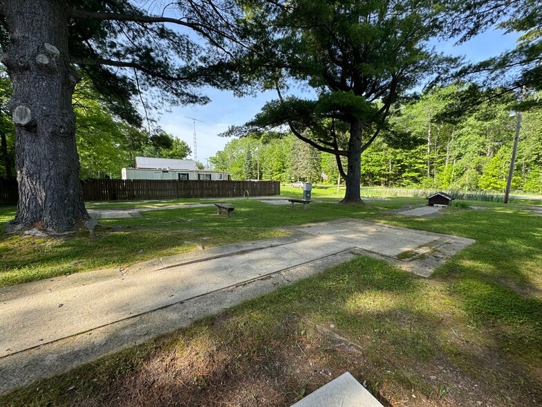 More Photos Of 482 N Sage Lake Rd, Hale Freestanding For Sale