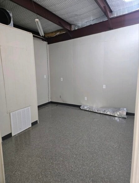 More Photos Of 6705 E US Highway 80, Longview Storefront For Lease