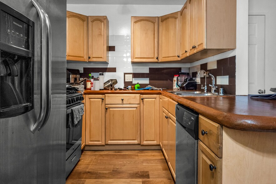 More Photos Of 614 6th Ave, Venice Apartments For Sale