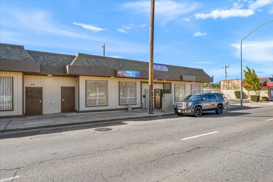 More Photos Of 3298 E McKinley Ave, Fresno Freestanding For Lease