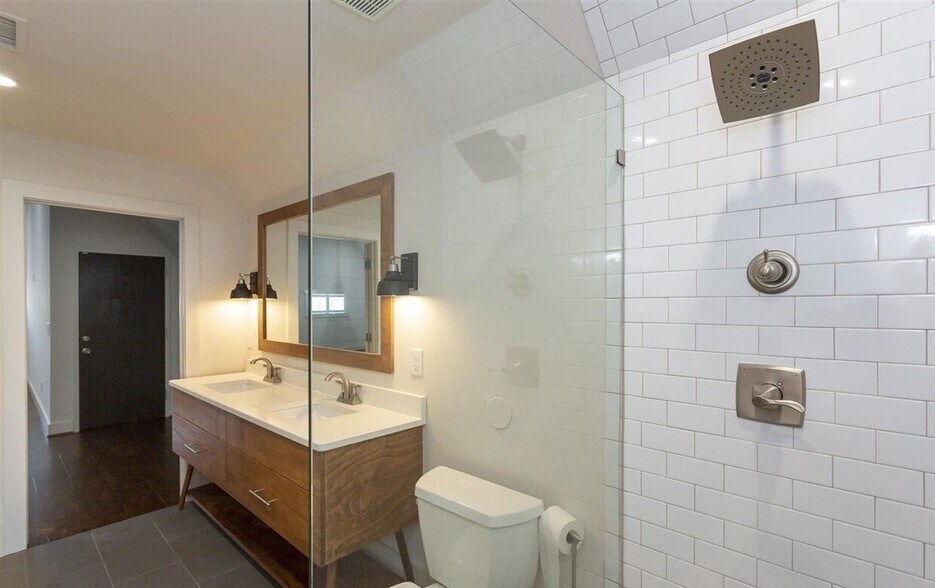 More Photos Of 911 Creekside Ct, Helena Storefront Retail Office For Sale