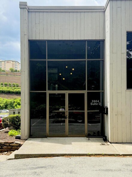 More Photos Of 3902-3904 Franklin Rd, Roanoke Office For Lease