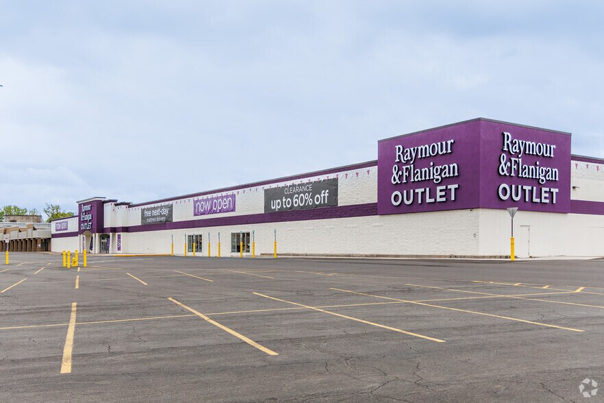 More Photos Of 168-359 Northern Lights Plz, North Syracuse Unknown For Sale