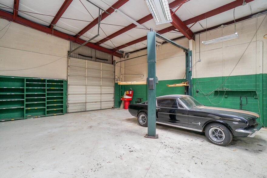 More Photos Of 2409 Austin St, Houston Warehouse For Sale