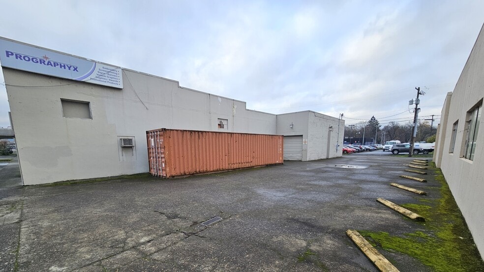 More Photos Of 735 Commerce Ave, Longview Industrial For Lease
