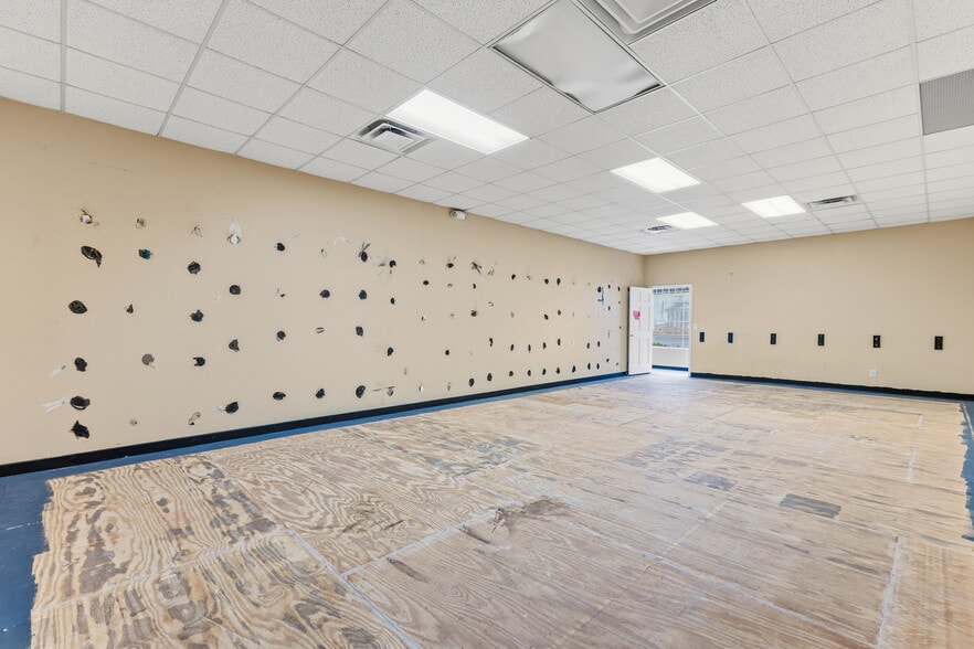 More Photos Of 45 Old Peachtree Rd NE, Suwanee General Retail For Lease
