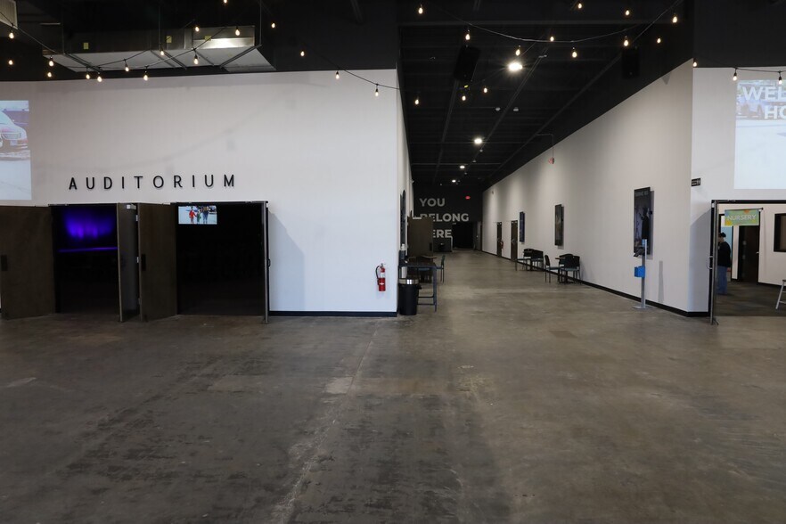 More Photos Of 2800 N Water St, Decatur General Retail For Sale