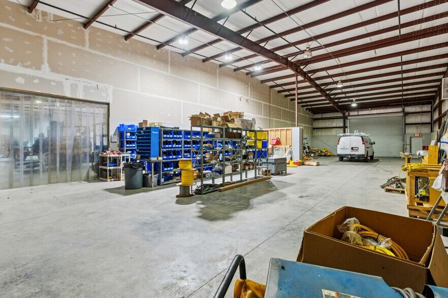 More Photos Of 3270 Benchmark Dr, Ladson Manufacturing For Lease