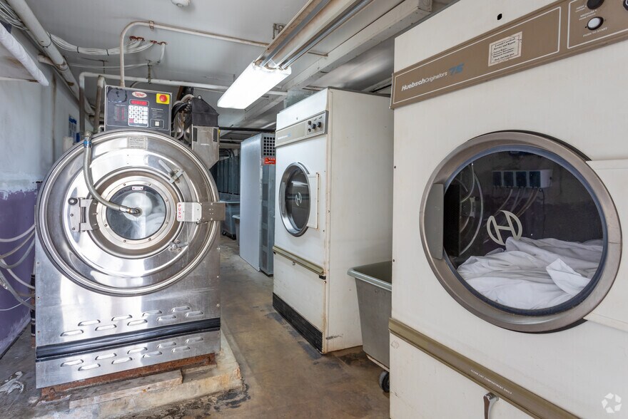 More Photos Of 3030 N Roberts Ave, Lumberton Hotel For Sale