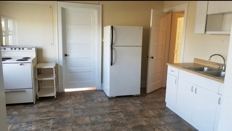 More Photos Of 212 20th St, Huntington Storefront Retail Residential For Sale