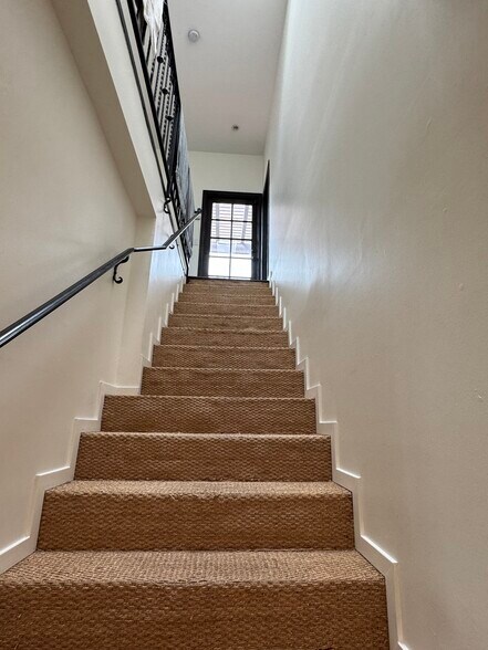More Photos Of 1208 Poinsettia Dr, West Hollywood Apartments For Sale