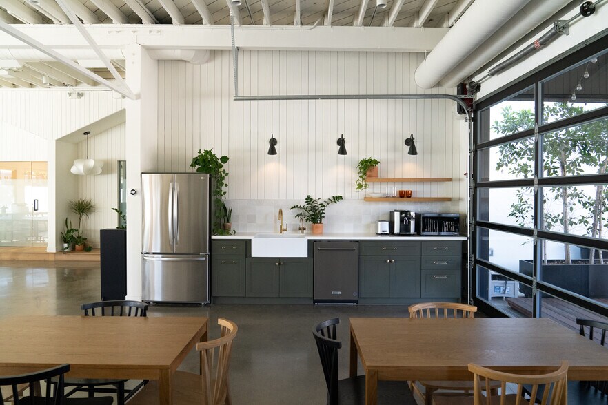 More Photos Of 12101 Venice Blvd, Los Angeles Loft Creative Space For Lease