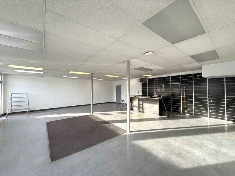 More Photos Of 308-312 41st Ave NE, Calgary Warehouse For Lease