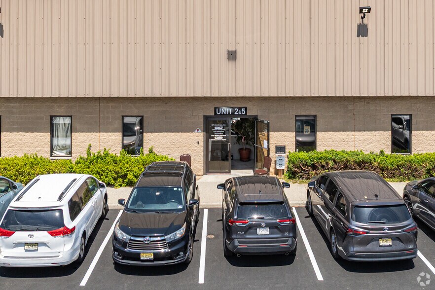 More Photos Of 1875 Swarthmore Ave, Lakewood Warehouse For Lease