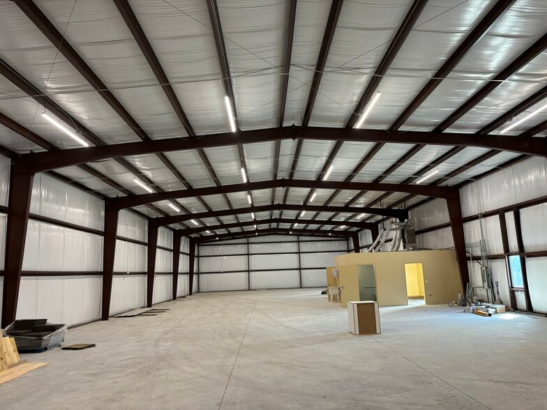 More Photos Of 2995 Mayport Rd, Jacksonville Manufacturing For Lease