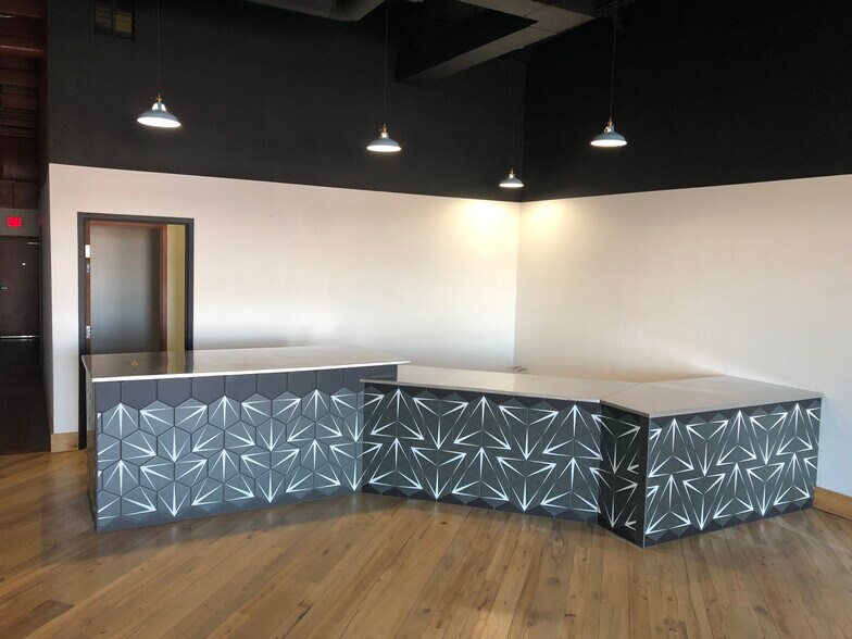 More Photos Of 2625 Development Dr, Green Bay Storefront Retail Office For Lease