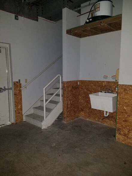 More Photos Of 601 W Sagamore Pky, West Lafayette General Retail For Lease