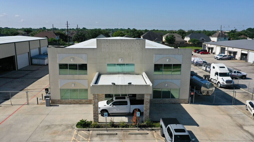 More Photos Of 6631 N Sam Houston Pky W, Houston Warehouse For Lease