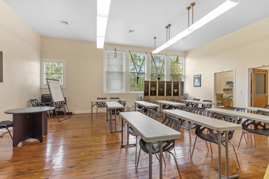 More Photos Of 1476 SW Main St, Greenville Medical For Sale