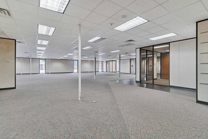 More Photos Of 429 Jefferson St, Kerrville Light Manufacturing For Sale