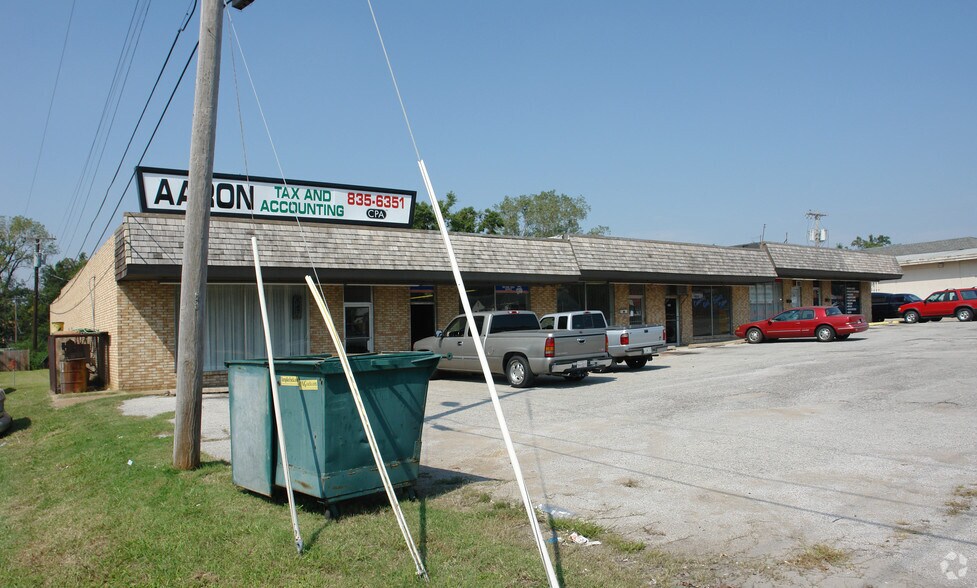 More Photos Of 502-512 S Sheridan Rd, Tulsa Unknown For Lease