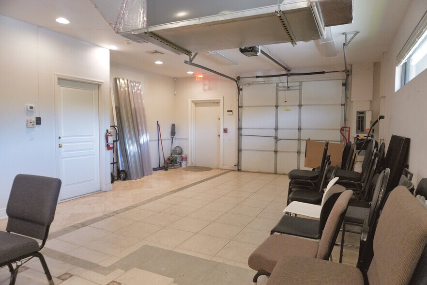 More Photos Of 1725 Barber Rd, Sarasota Office For Sale