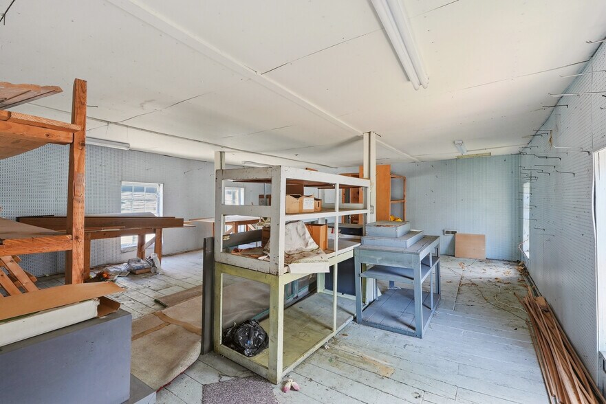 More Photos Of 31 S Front St, Burbank Storefront Retail Residential For Sale