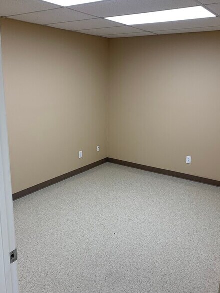 More Photos Of 4849 Lafin Rd, Beaumont Warehouse For Lease
