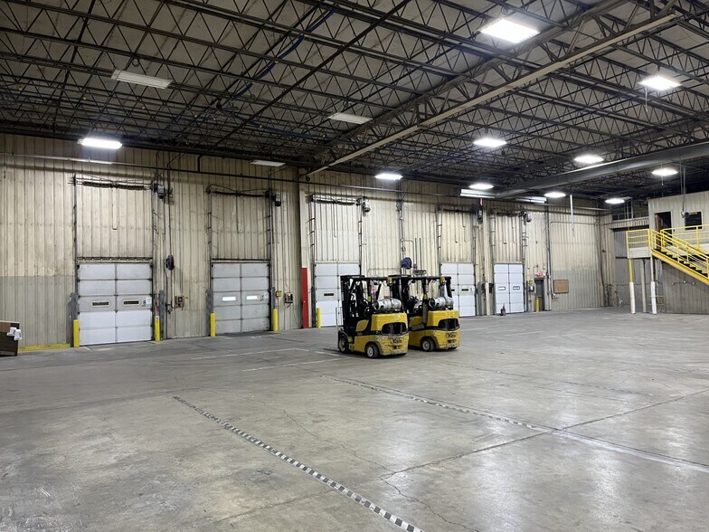 More Photos Of 2510 19th St SW, Mason City Manufacturing For Sale