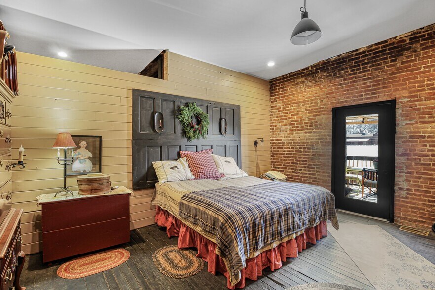 More Photos Of 123 Water St, Horse Cave Storefront Retail Residential For Sale