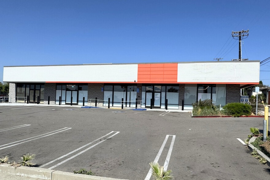 Primary Photo Of 14249 Whittier Blvd, Whittier Freestanding For Lease