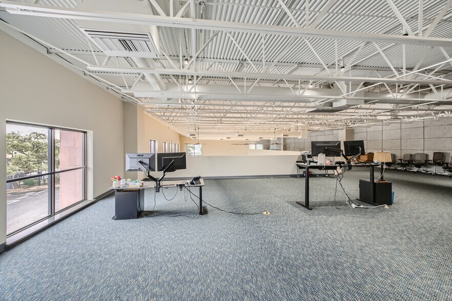 More Photos Of 10919 Wurzbach Rd, San Antonio Office For Sale