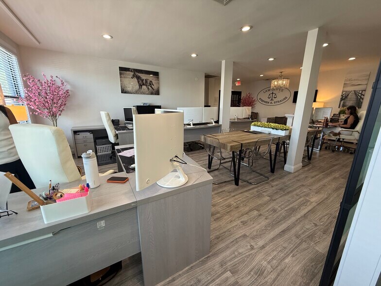 More Photos Of 260 Main St, Huntington Storefront For Lease